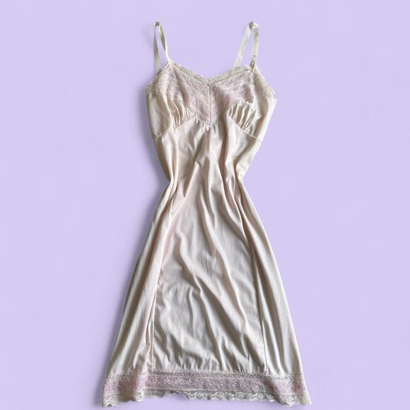 Vintage 70s Gaymode Ballet Pink Lace Slip Dress – Size 34 Nylon Romantic - Picture 1 of 8